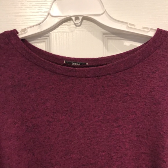 Burgundy sweater, one size fits all, drapes very nicely - Picture 3 of 3